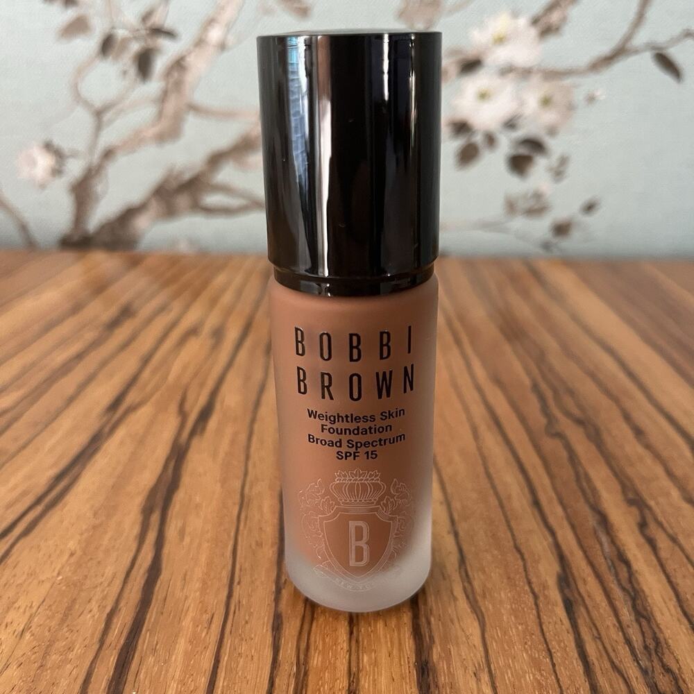 Bobbi Brown Weightless Skin Foundation SPF 15 Cool Espresso